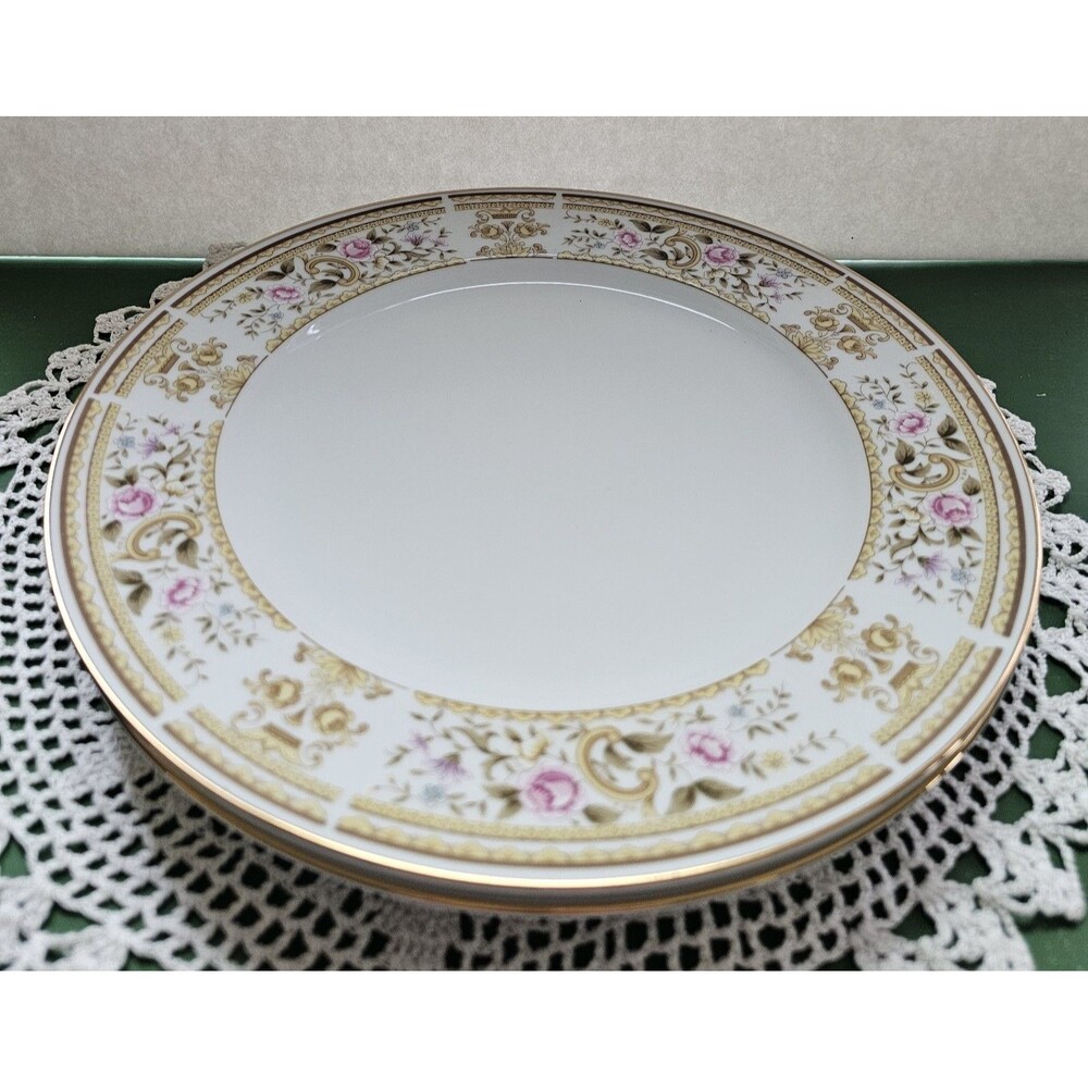 Pair Of Vintage Wallace Heritage "Daphne" Porcelain Dinner Plates - Picture 2 of 6